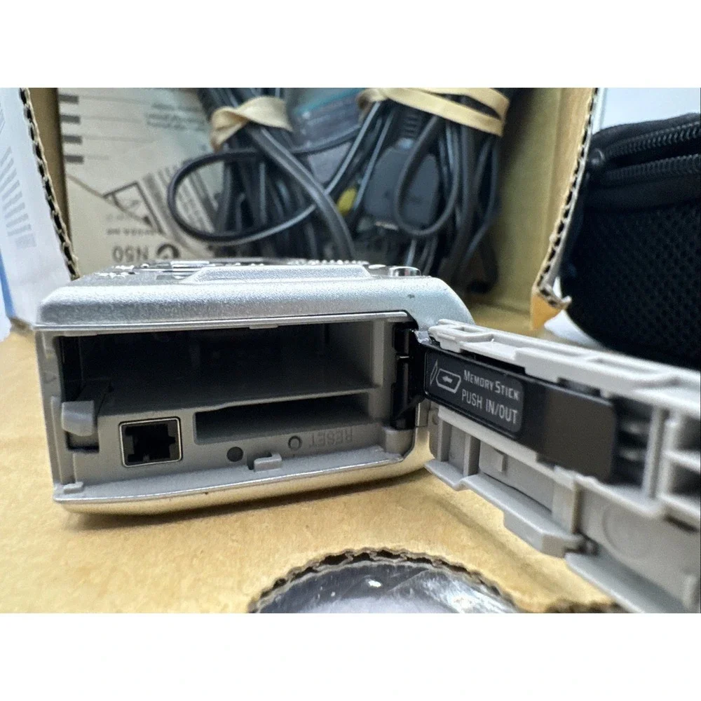 Sony Cybershot DSC-P150 7.2MP Digital Camera w/ Oem Charger Tested
